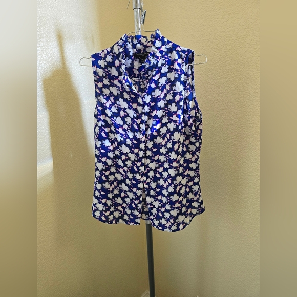 Banana Republic Sleeveless Button Down Blouse - Picture 1 of 3